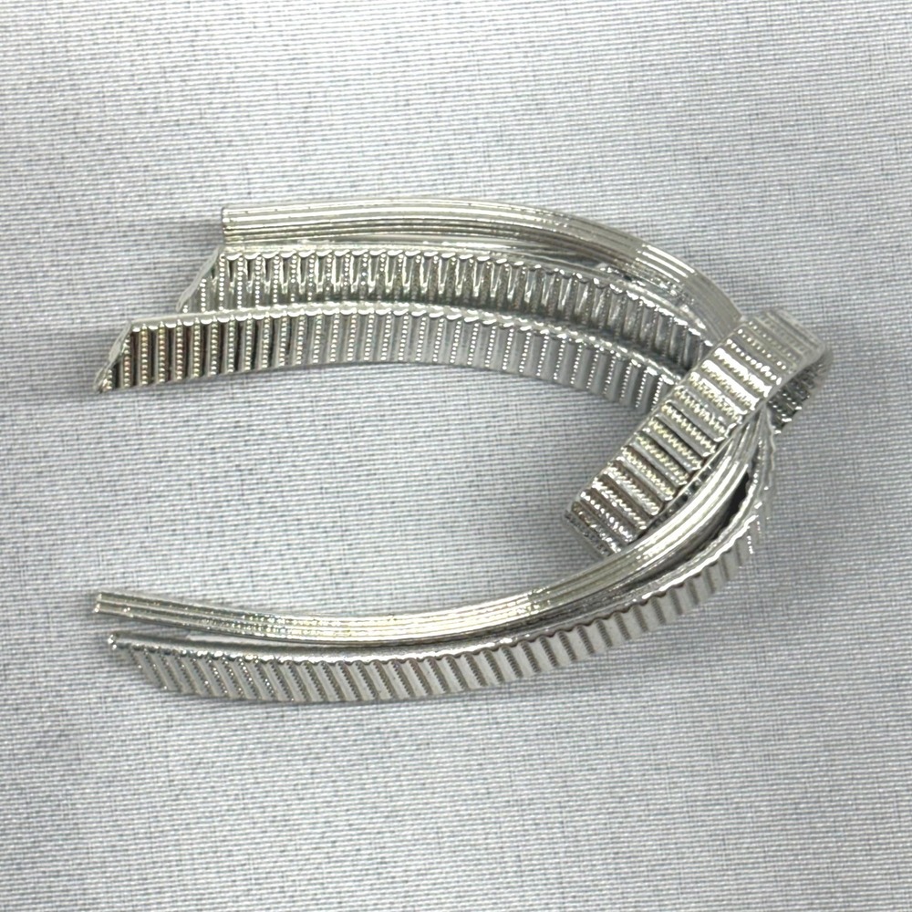 Unbranded Ribbon Brooch Women OS Silver Excellent Textured Abstract Modernist